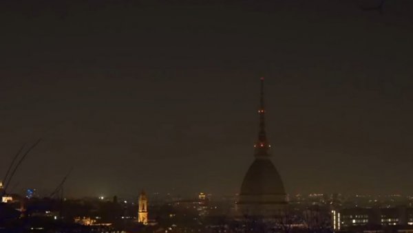 ДЕО ИТАЛИЈЕ У МРАКУ: Споменици и зграде искључили светла због поскупљења струје (ВИДЕО)