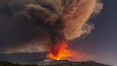 ПОГЛЕДАЈТЕ - ПЕЧУРКА ИЛИ СЛАДОЛЕД: Ерупција вулкана снимљена из свемира (ВИДЕО)
