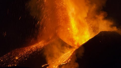 КАКО ИЗ СВЕМИРА ИЗГЛЕДА: Ерупција вулкана у Аустралији (ВИДЕО)