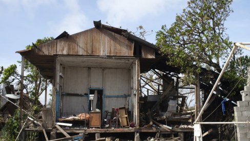 CIKLON DONEO UŽAS: Potresni prizori razorenih domova, raste broj žrtava na Madagaskaru (FOTO)