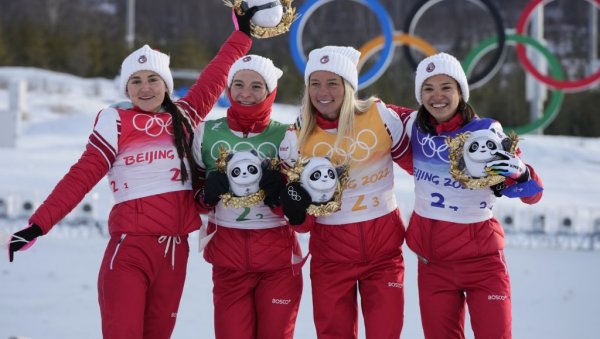 НИШТА ИМ НЕ МОГУ: Женској руској штафети злато у скијашком трчању