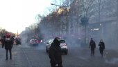 ПОТПУНИ ХАОС НА УЛИЦАМА ПАРИЗА: Полиција се обрачунава са народом (ВИДЕО)