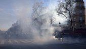 SITUACIJA U PARIZU NAPETA: Posle osam sati nereda, vodenih topova, dimnih bombi i suzavca uhapšene 54 osobe