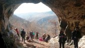 МАСНИ КАМЕН КРИЈЕ МИСТЕРИЈЕ: Љубитељи природе обишли неистражену пећину код параћинског села Забрега