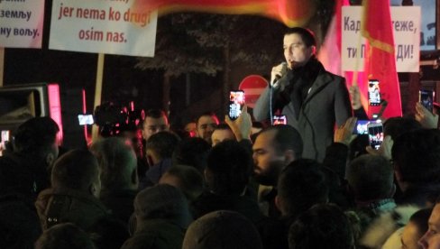 ODRŽAN PROTEST U PODGORICI: Šetnju predvodio Aleksa Bečić
