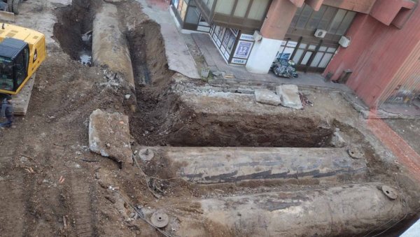 МАЗУТ ОТИШАО У ИСТОРИЈУ: Почело откопавање цистерни у Пироту