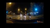 PRELAZE NA CRVENO SA DECOM, VIČU NA VOZAČE: Incident u Novom Sadu, srećom niko nije stradao! (VIDEO)