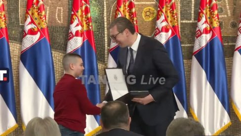 ĐENERALE, NEK JE TVOJOJ MAJCI HVALA Vučić: Konačno je došlo vreme da se zahvalimo ljudima kao što je general Radenović
