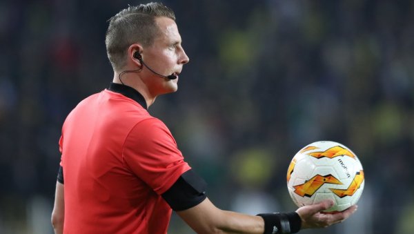 ШВЕЂАНИН ДЕЛИ ПРАВДУ У ПРАГУ: Партизан сазнао име судије у дуелу против Спарте, навијачи Војводине га одлично памте