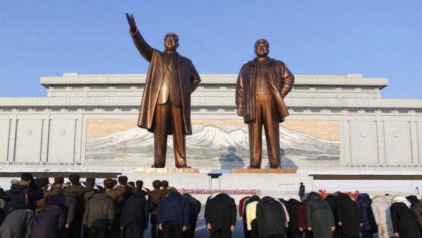 ДАН СВЕТЛЕЋЕ ЗВЕЗДЕ: Северна Кореја прославила велики празник - 80 година од рођења Ким Џонг Ила (ФОТО)