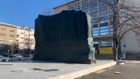 НИЈЕ ХОЛОКАУСТ, ВЕЋ ЖРТВЕ НДХ: Споменик жртвама нацистичког и усташког терора у Загребу годину дана прекривен