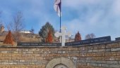 КРСТ ПОНОВО СИЈА У ОРАХОВЦУ: Албански екстремисти га срушили, поново постављено знамење на споменику