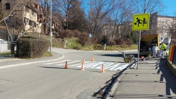 ПОСТАВИЛИ ЗЕБРУ: Брза реакција надлежних после саобраћајне незгоде у Улици Матице српске