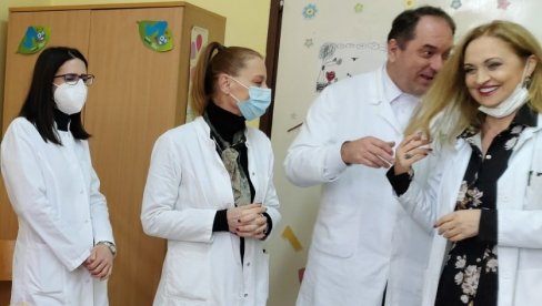 DAME DOMINANTNIJE MEĐU BELIM MANTILIMA: U Pčinjskom okrugu, u Vranju i Surdulici, duplo više uposleno lekara ženskog pola