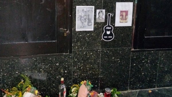 ПОСЛЕДЊИ ИСПРАЋАЈ У ПОДНЕ: Данас сахрана Блекија, трагично страдалог уличног свирача