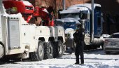 ПОЛИЦИЈА РАЗБИЈА ПРОТЕСТ КАМИОНЏИЈА: Теретна возила уклањају камионе, приводе се демонстранти