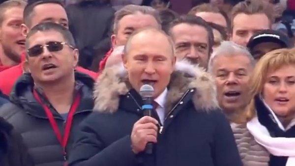ПОГЛЕДАЈТЕ: Владимир Путин запевао химну са 130 хиљада људи (ВИДЕО)