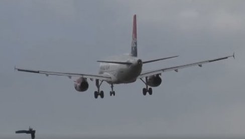 BRITANCI APLAUDIRALI SRPSKOM PILOTU: Usred velike oluje spustio putnički avion bez muke (VIDEO)