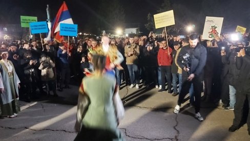 ODRŽAN PROTEST U NIKŠIĆU Bečić poručio: Niko nas neće miriti sa kriminalom i korupcijom (FOTO)