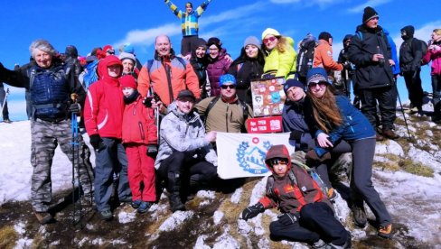 PARAĆINSKI PLANINARI SAVLADALI TREM: Od 26 članova „Javorka“ 18 se ispelo na vrh Suve planine