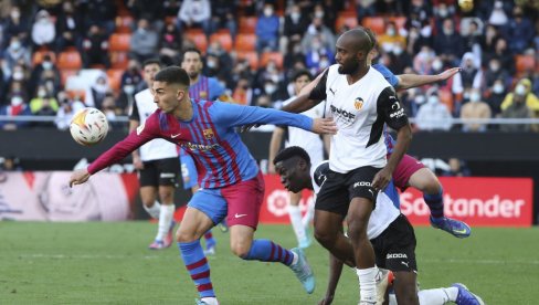 БЛАНКИНЕГРОСИ ЖЕЛЕ ЈОШ ЈИДАН ПРВОЛИГАШКИ СКАЛП: Валенсија пролази кроз још једну лошу сезону