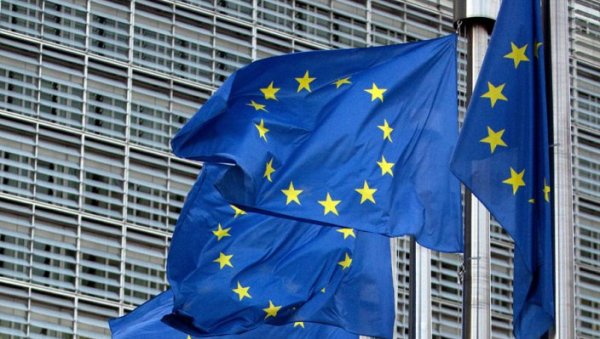 УКРАЈИНИ  ПРЕЧИЦА,  БАЛКАНУ ЋОРСОКАК: ЕК јуче препоручила да се Кијеву додели статус кандидата за чланство ЕУ
