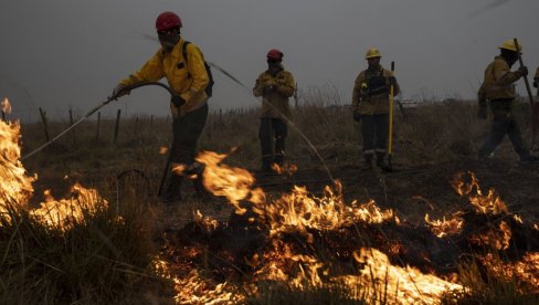 TEŠKA SUŠA NAPRAVILA HAOS: U požaru u Argenitini izgorele stotine hektara zemlje (FOTO)