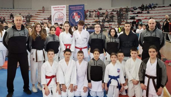 ЈАГОДИНСКИ КАРАТИСТИ БРИЉИРАЛИ