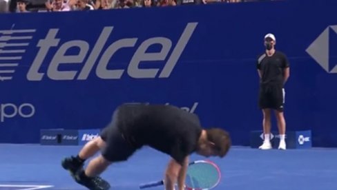 DRAMA U AKAPULKU: Teniser počeo da se koči, a onda šok (VIDEO)