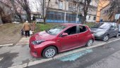 UNIŠTENI AUTOMOBILI NA KARABURMI: Prve fotografije sa mesta gde je bačena bomba u Beogradu (FOTO/VIDEO)