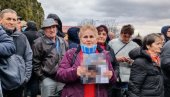NASER ORIĆ IGRAO KOLO DOK SU MI PALILI SINA: Majka žrtve pokazala jezive fotografije iz Bratunca (VIDEO)