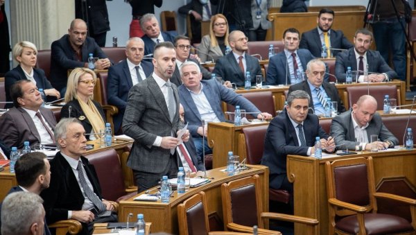 БЛОКАДОМ ПРОТИВ ИЗДАЈЕ: Не назире се крај политичке кризе у Црној Гори, ДПС и УРА у петак бирају шефа Парламента