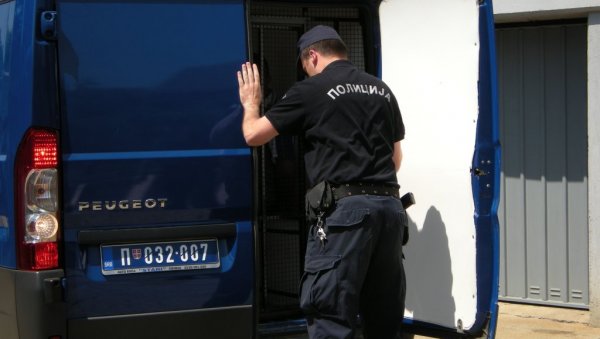 УДАРАО КИНЕСКИЊУ ДРВЕНОМ ЛЕТВОМ: Полиција у Кикинди ухапсила осумњиченог