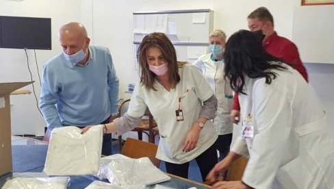 40 KOMPLETA UNIFORMI: Donacija opštine Sečanj plućnoj bolnici