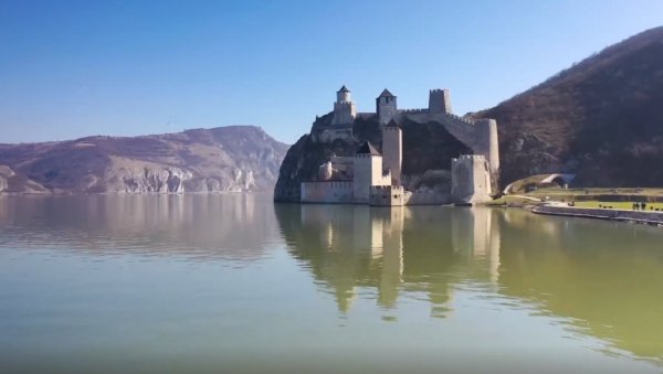 „ВУЧИЋ И СНС ПРЕПОЗНАЛИ ЗНАЧАЈ КУЛТУРЕ“: Лазар Ристовски и Бојана Борић Брешковић обишли Голубачку тврђаву (ВИДЕО)