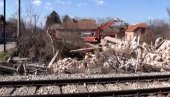PRUŽNI PRELAZ U RATARU KOD PARAĆINA: Uklanja se urušeni objekat radi veće bezbednosti saobraćaja