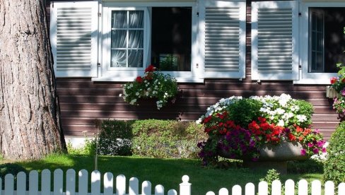 УЖИВАЊЕ У СВАКОМ КУТКУ: Како да уз прве сунчане дане уредите башту