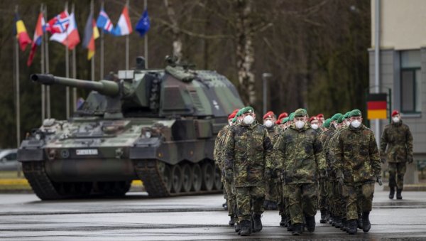 НАТО ЗБИЈА РЕДОВЕ ПО ИСТОКУ ЕВРОПЕ: Северноатлантски савез званично не планира војни одговор на руску акцију,  али гомила снаге