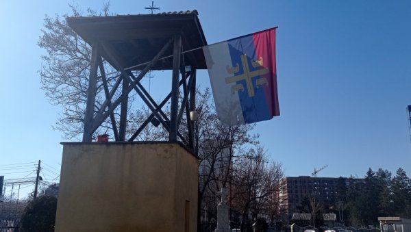 НАПАД НА СПЦ НА КИМ: Поломљен јарбол и однета застава СПЦ из дворишта цркве у Липљану