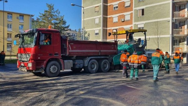 УРЕЂУЈУ СТАРО ИГРАЛИШТЕ: Радови у центру Обреновца