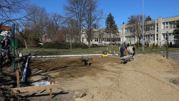 ОБНОВА ШЕСТ ИГРАЛИШТА: Радови на изградњи нових паркова у Гроцкој