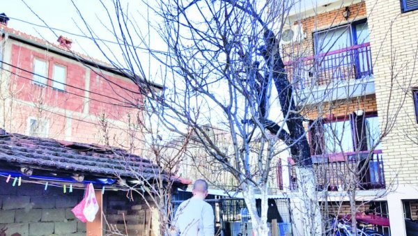 СРБИ КОЈИ ХРАБРО ОПСТАЈУ У УЛИЦИ МАДЛЕН ОЛБРАЈТ: Новости у Гњилану на КиМ где је до 1999. живело више од 15.000 наших сународника