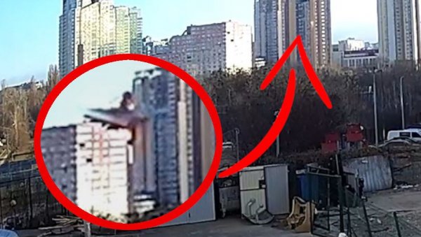 РАКЕТА ПОГОДИЛА СТАМБЕНУ ЗГРАДУ У КИЈЕВУ! Украјинци тврде да је у питању напад, Руси кажу - квар (ВИДЕО)