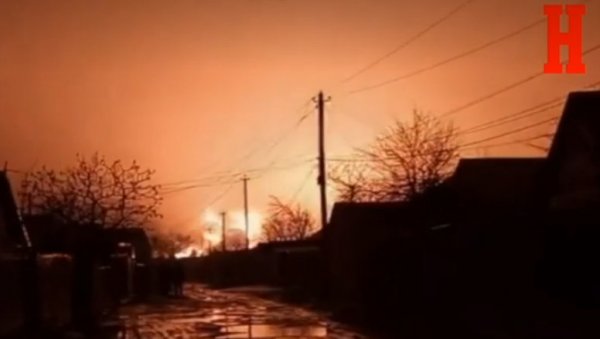 ГОРИ НЕБО У УКРАЈИНИ: Погледајте прве снимке након гранатирања нафтног складишта у Ровенки (ВИДЕО)