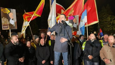 CRNA GORA SE NE MIRI FOTELJAMA: Demokrate održale protestnu šetnju u Herceg Novom