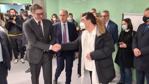 NOVA ZGRADA ZNAČI NOVA ZAPOŠLJAVANJA  Vučić: U novom Kliničkom centru biće zaposleno 400 novih lekara