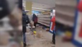 SCENE HAOSA U UKRAJINI: Narod grabi robu iz supermarketa u Melitopolju (VIDEO)