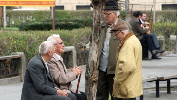 ПРЕЖИВЉАВАЈУ СА 150 ЕВРА: Месечна примања мања од 300 евра има више од 60 одсто црногорских пензионера