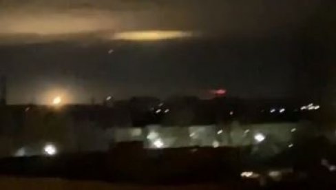 HAOS NA NEBU IZNAD KIJEVA: PVO rakete zaparale noć, ispaljene iz ključne vazduhoplovne baze (VIDEO)