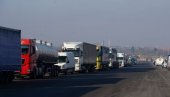 НЕСТАЈЕ НАМ ХРАНЕ, ГОРИВО ПРИ КРАЈУ: Српски превозници који чекају на граничном прелазу између Украјине и Румуније говоре за Новости